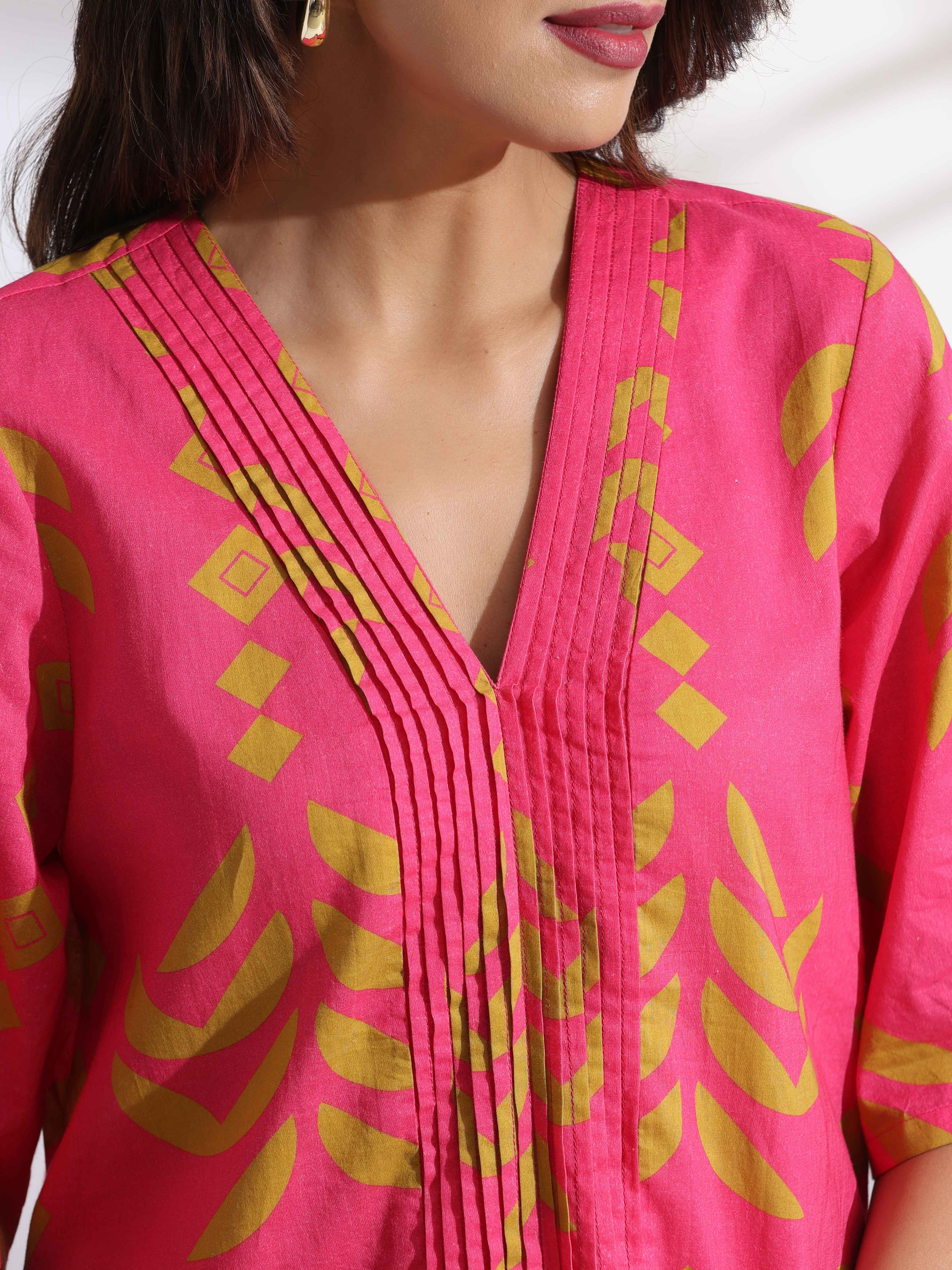 trueBrowns Pink Cotton Print pleated Dress