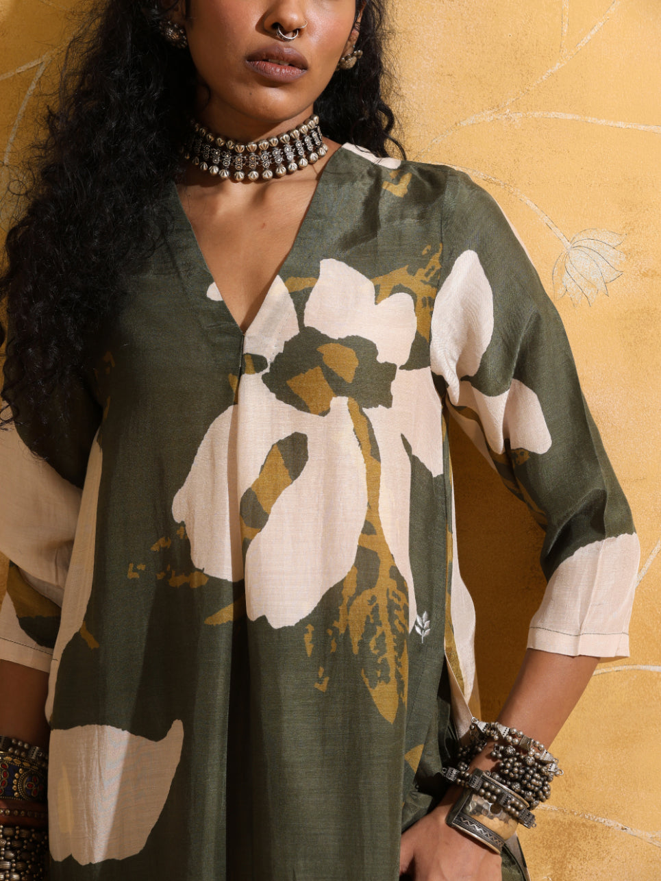 trueBrowns Green Cream Floral Print Muslin Silk Straight Kurta Set