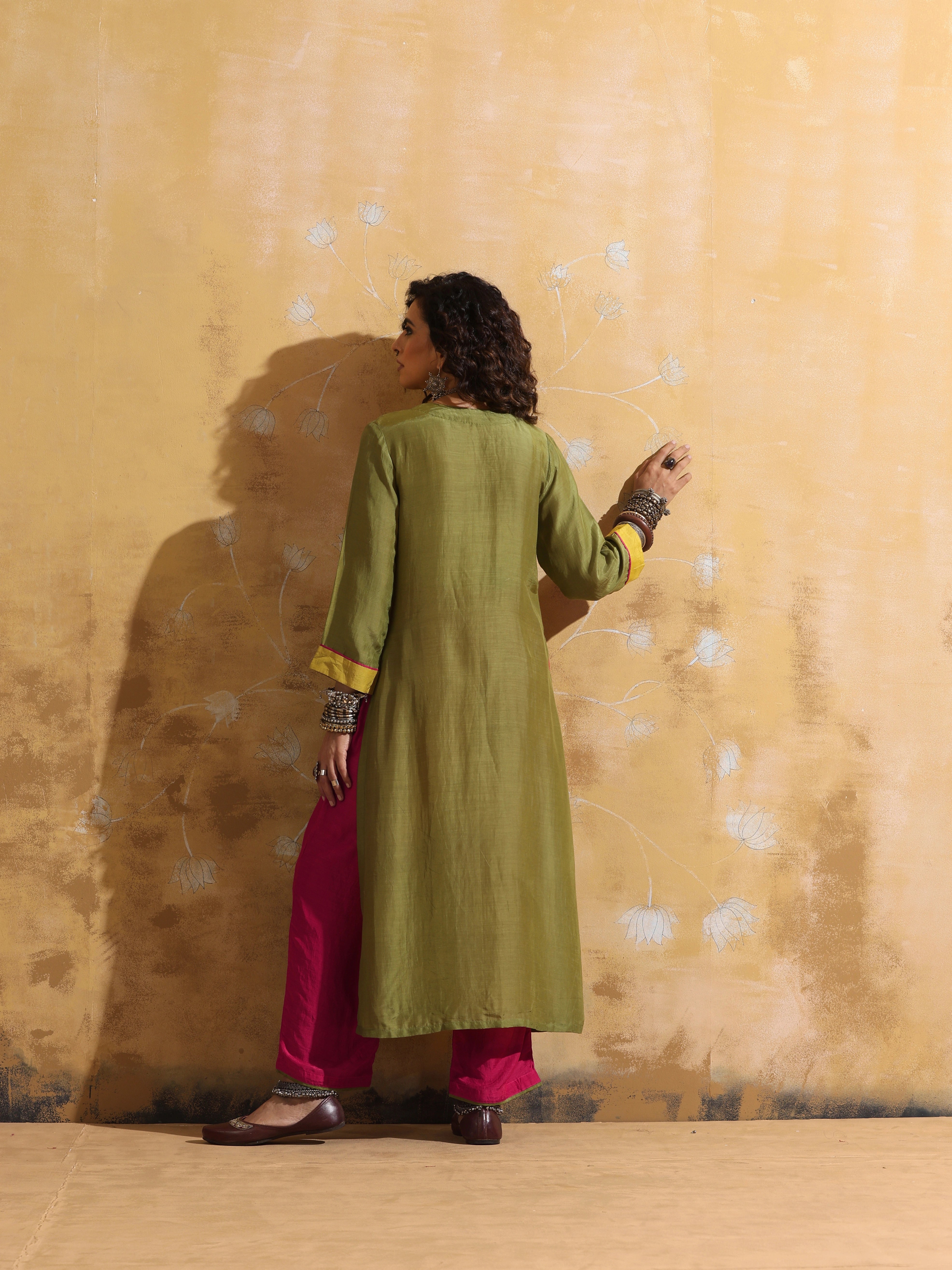 trueBrowns Green Muslin Silk High-Slit Kurta Pant Set