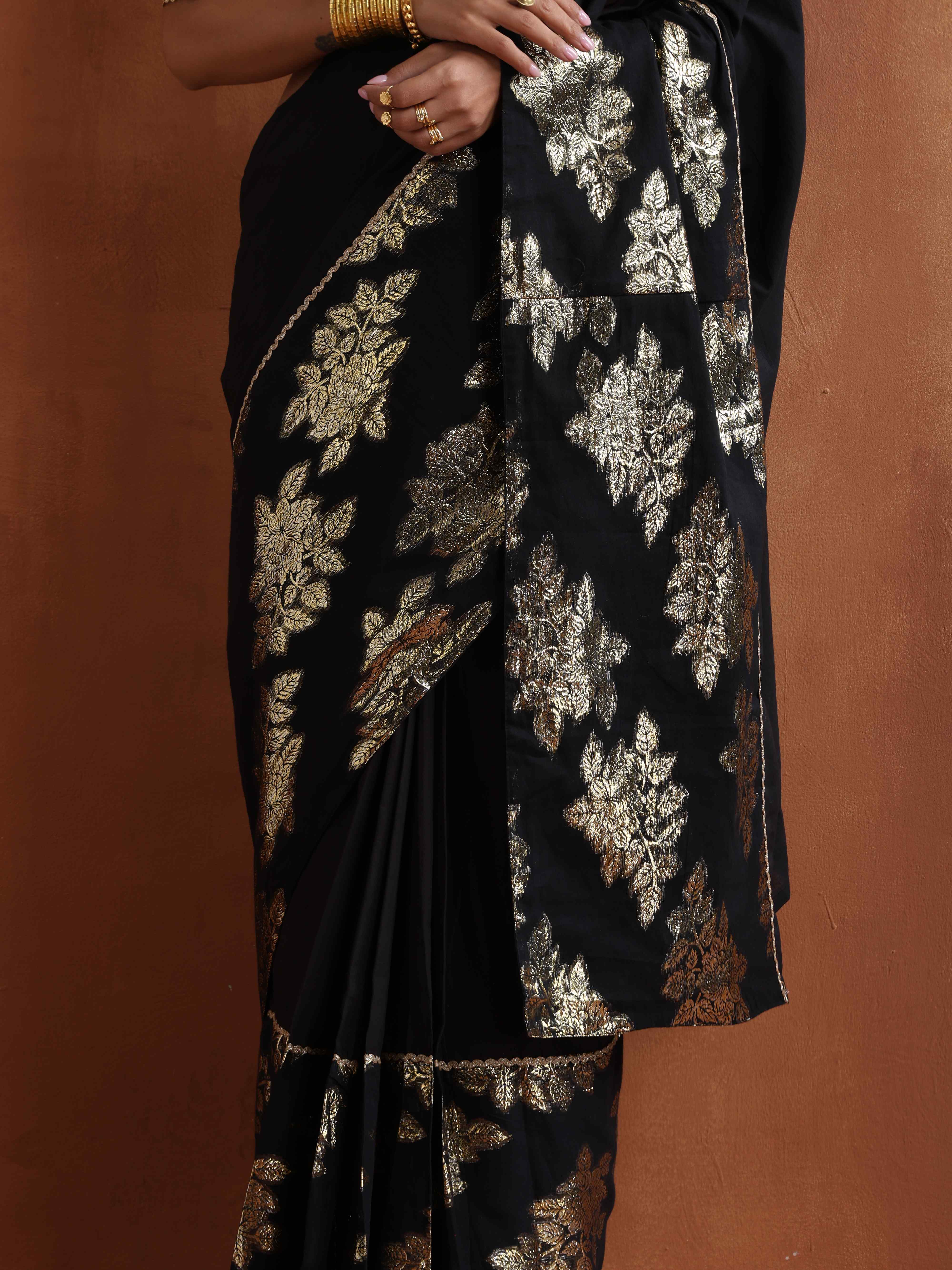 trueBrowns Black Metallic Saree