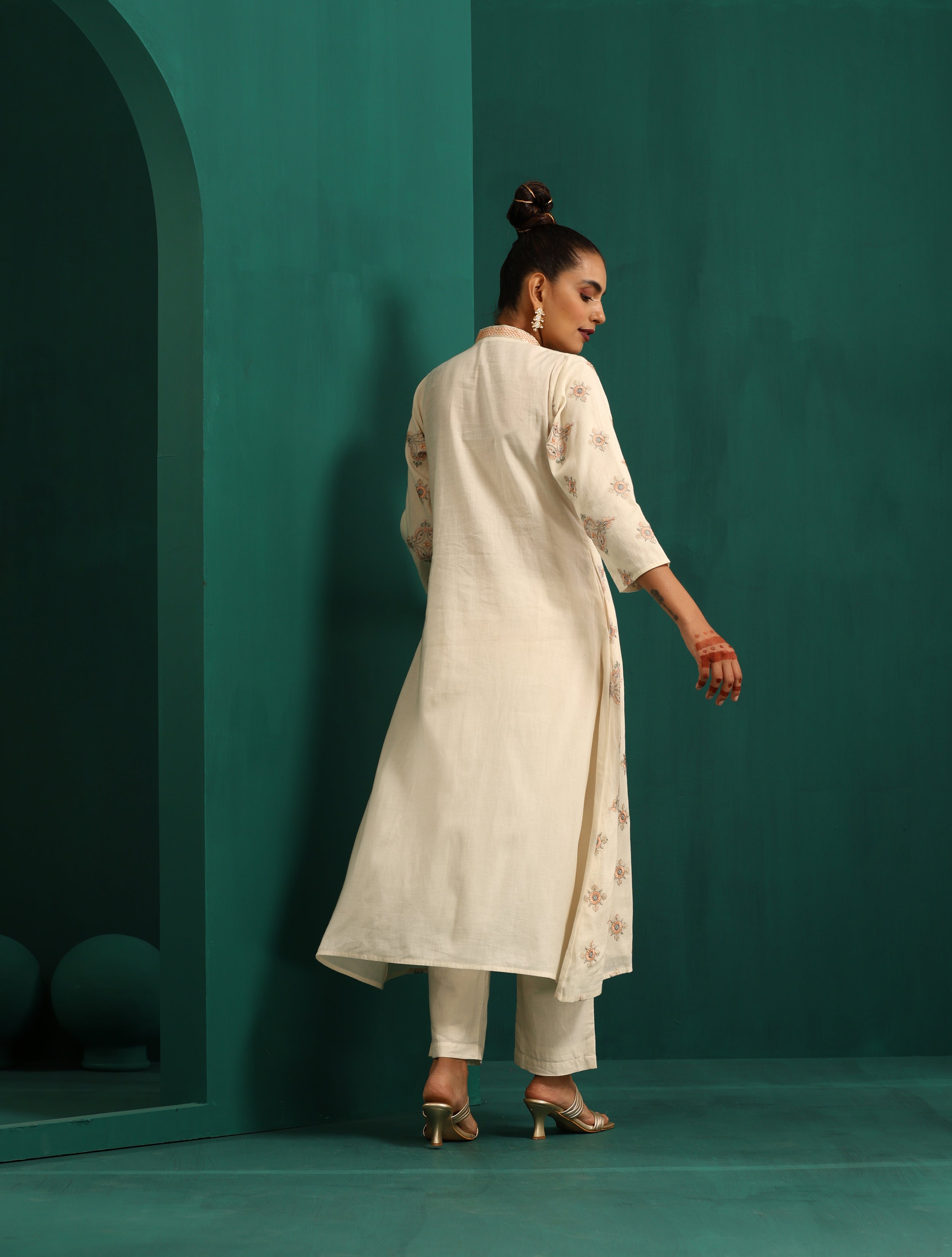 trueBrowns Ivory Peach Embroidered Kurta Pant Set