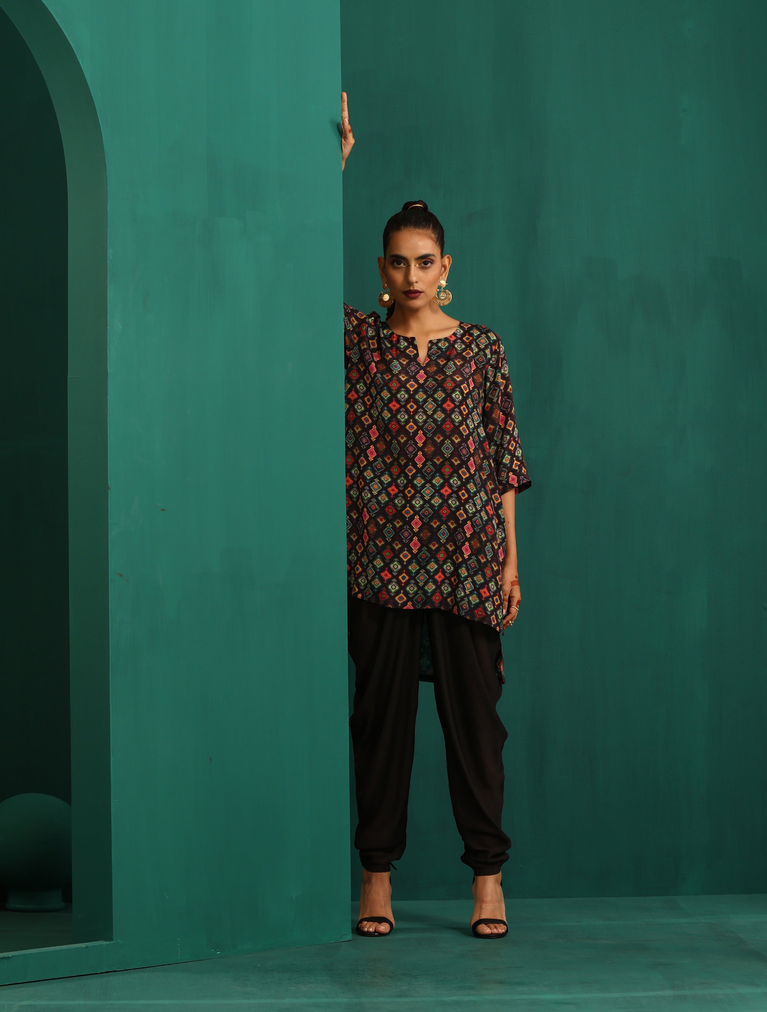 trueBrowns Black Ikat Muslin Silk Printed Co-ord Set