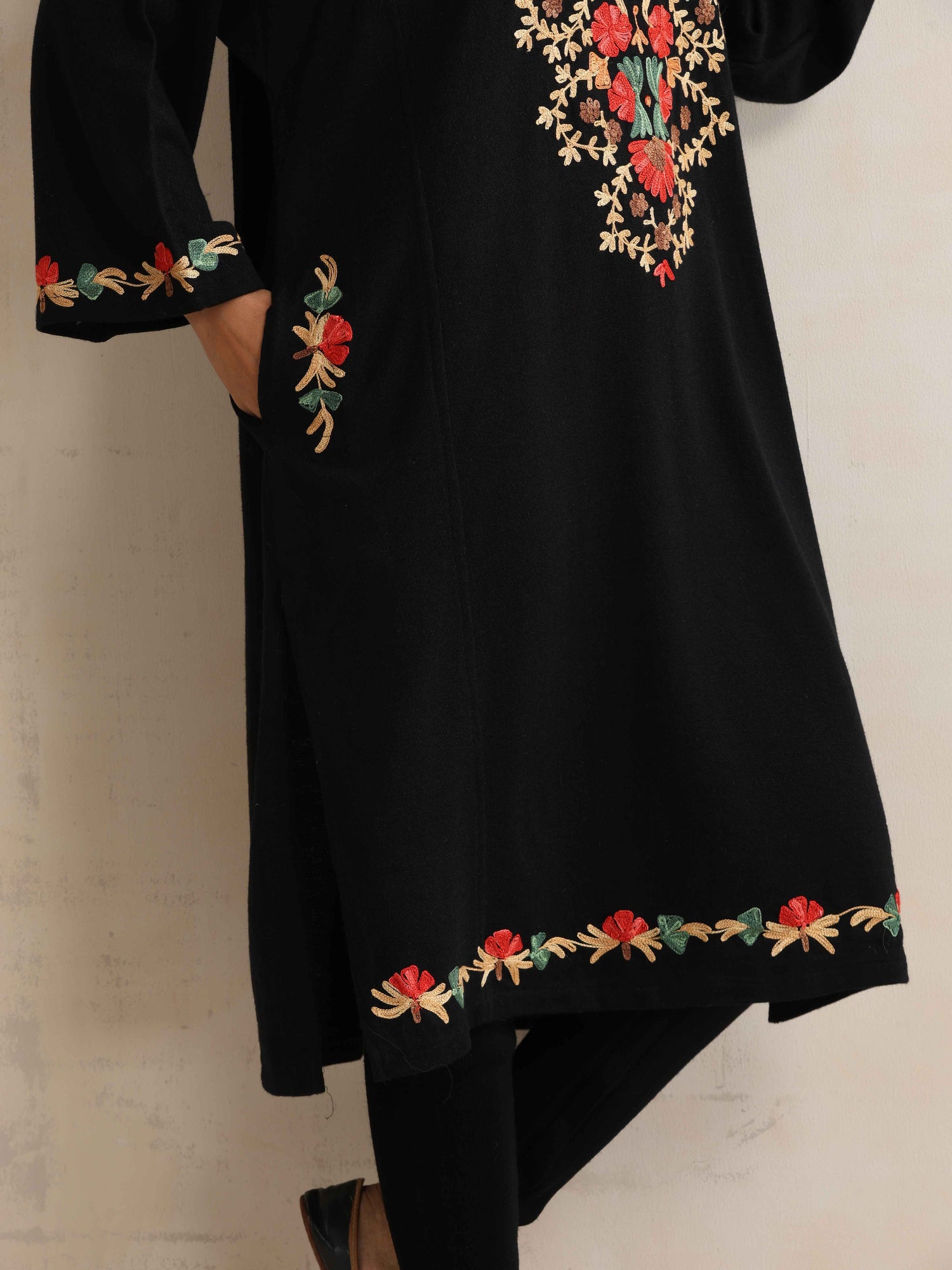 trueBrowns Black Kashmiri Embroidered Woollen Phiran Kurta