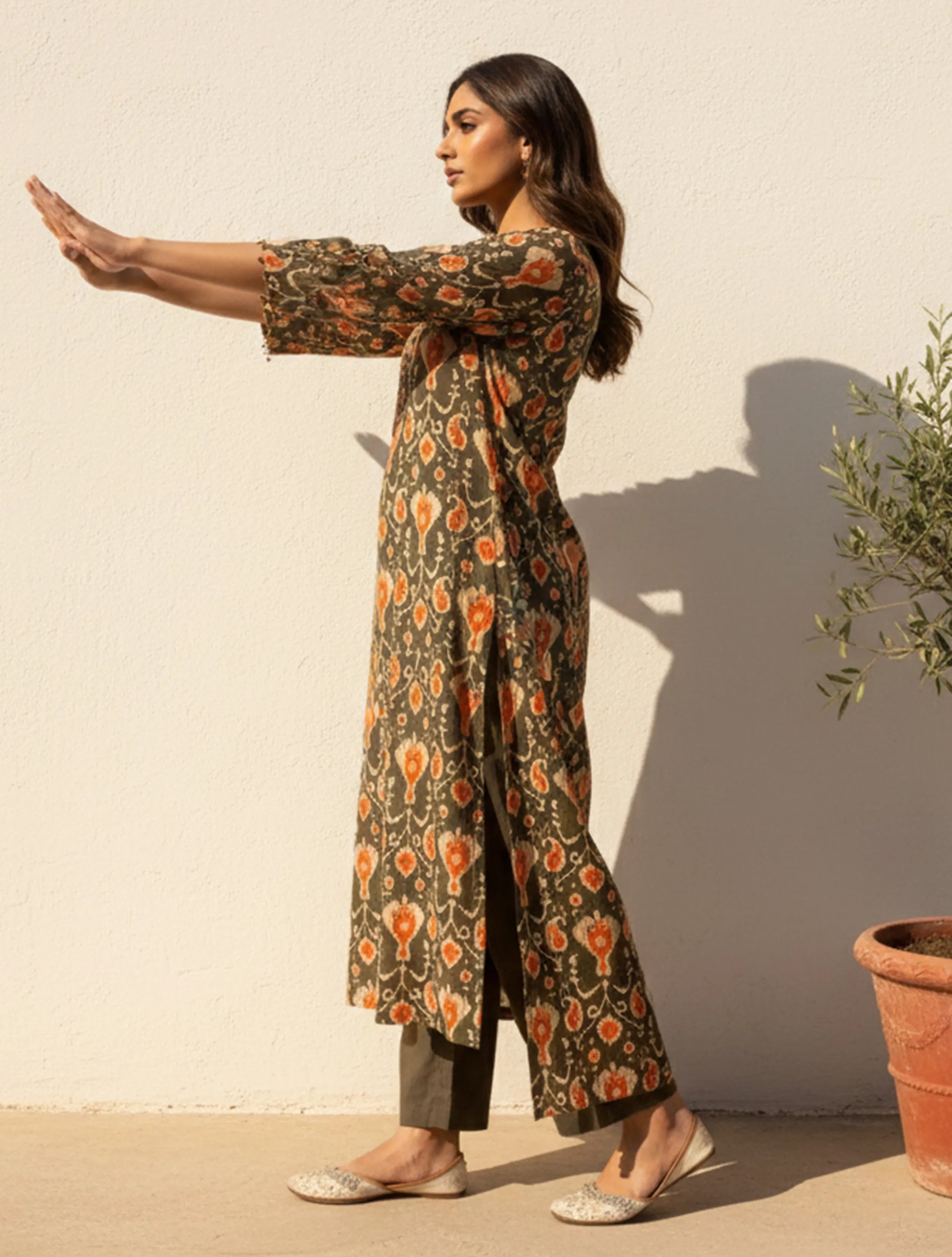 trueBrowns Grey Orange Ikat Print Cotton High-Low Kurta Set