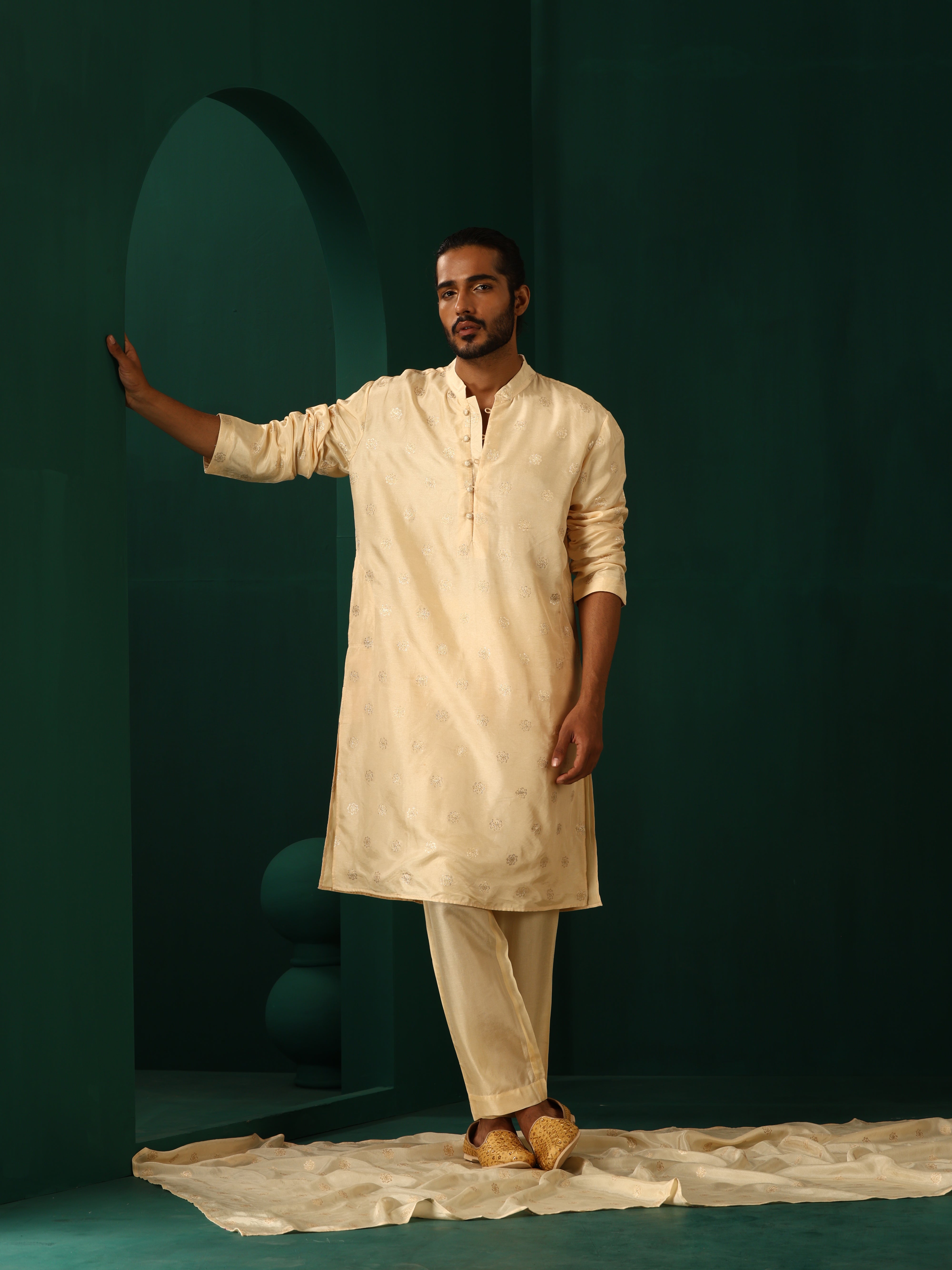 trueBrowns Men Ivory Geometric Floral Viscose Silk Long Kurta