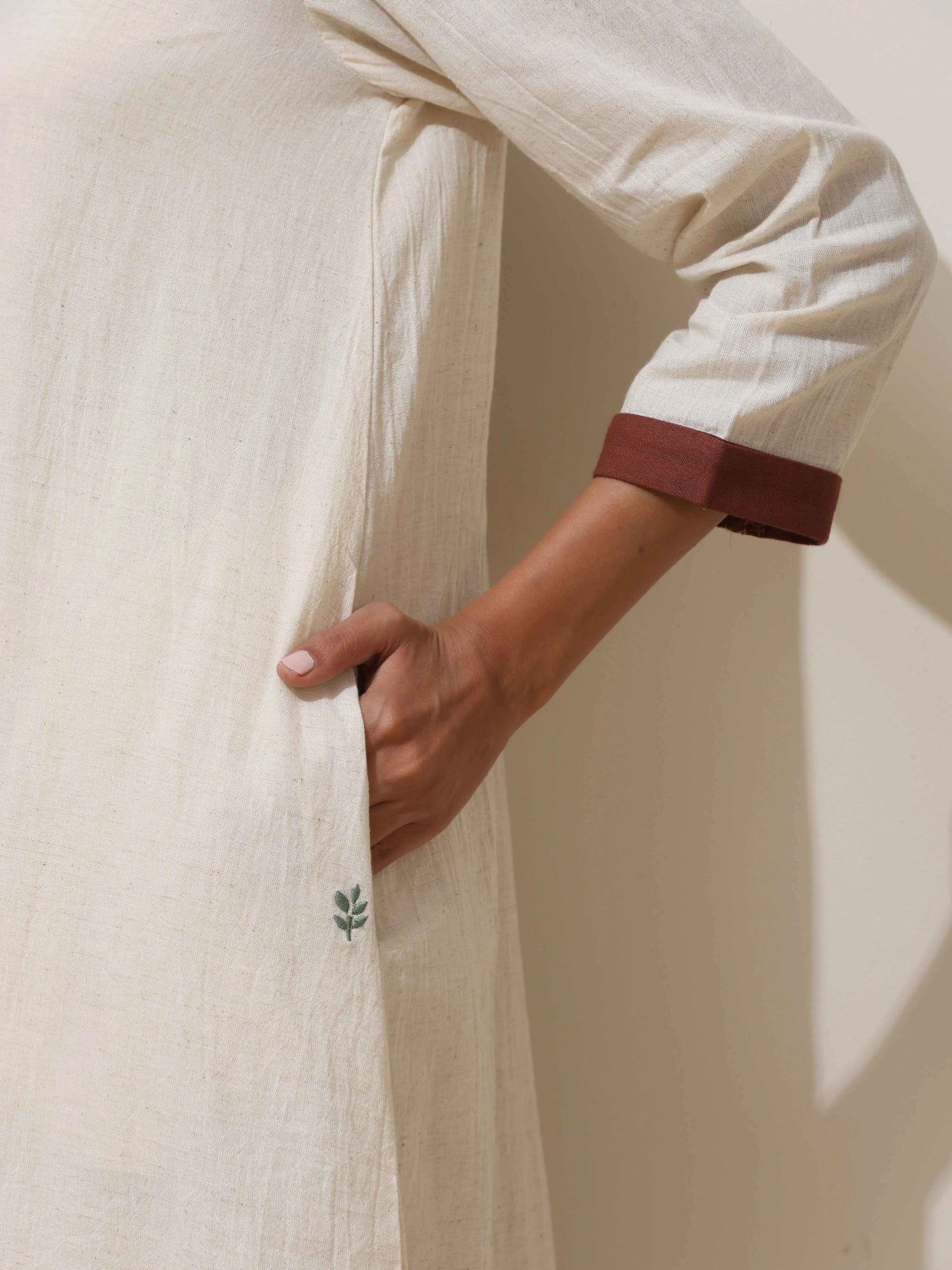 trueBrowns Off White Cotton Kurta Pant Set