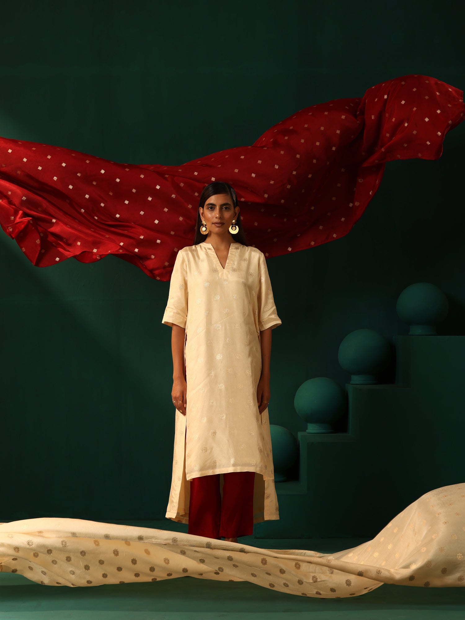 trueBrowns Ivory Geometric Floral Viscose Silk Kurta Pant Set