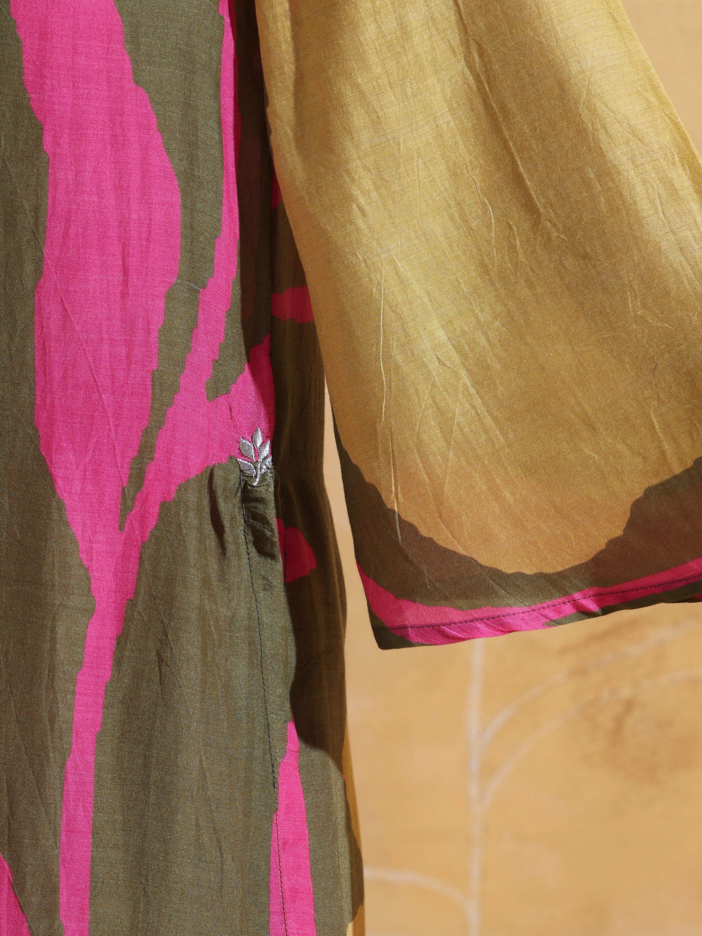 trueBrowns Green Pink Floral Print Muslin Silk High-Slit Kurta Set