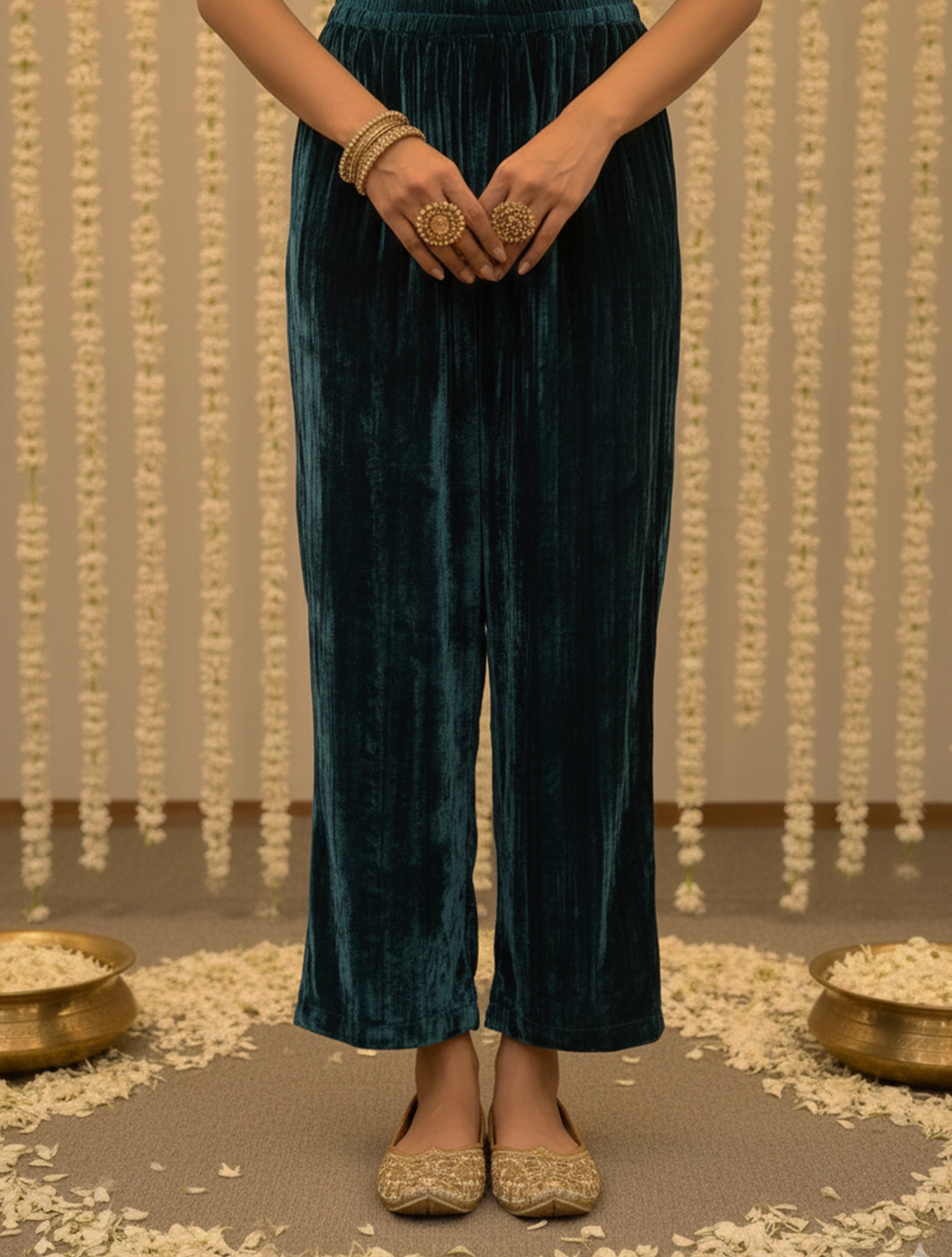 trueBrowns Blue Crinkled Velvet Embroidered Kurta Pants Dupatta Set