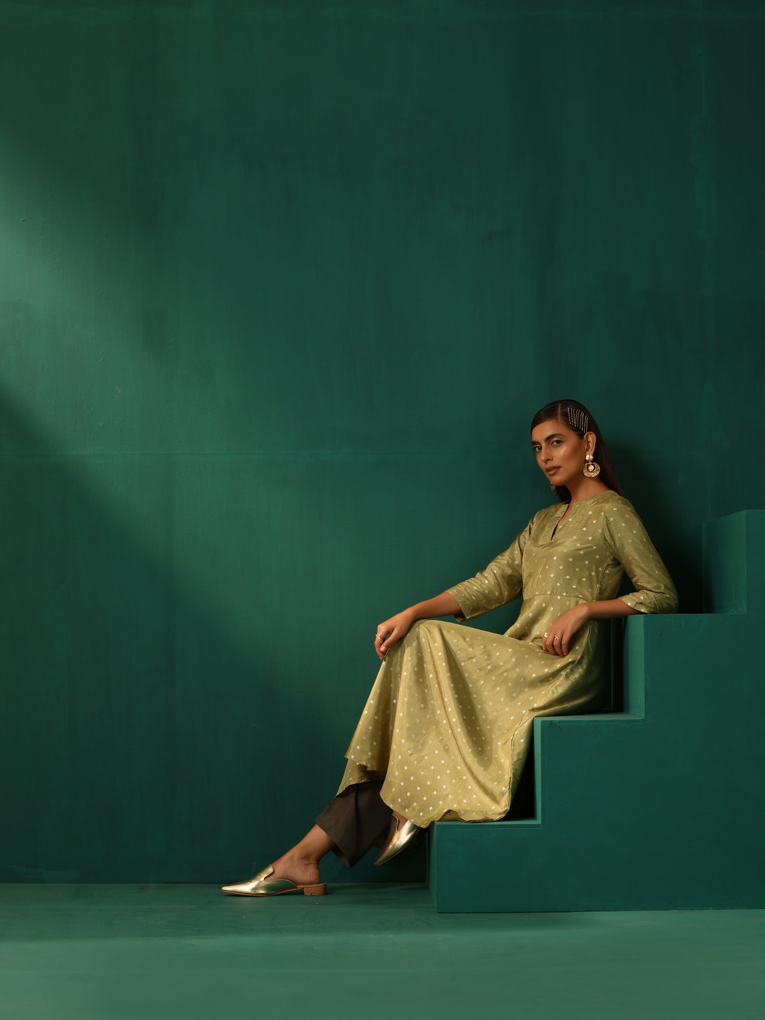 trueBrowns Green Square Viscose Silk Kurta Pant Set