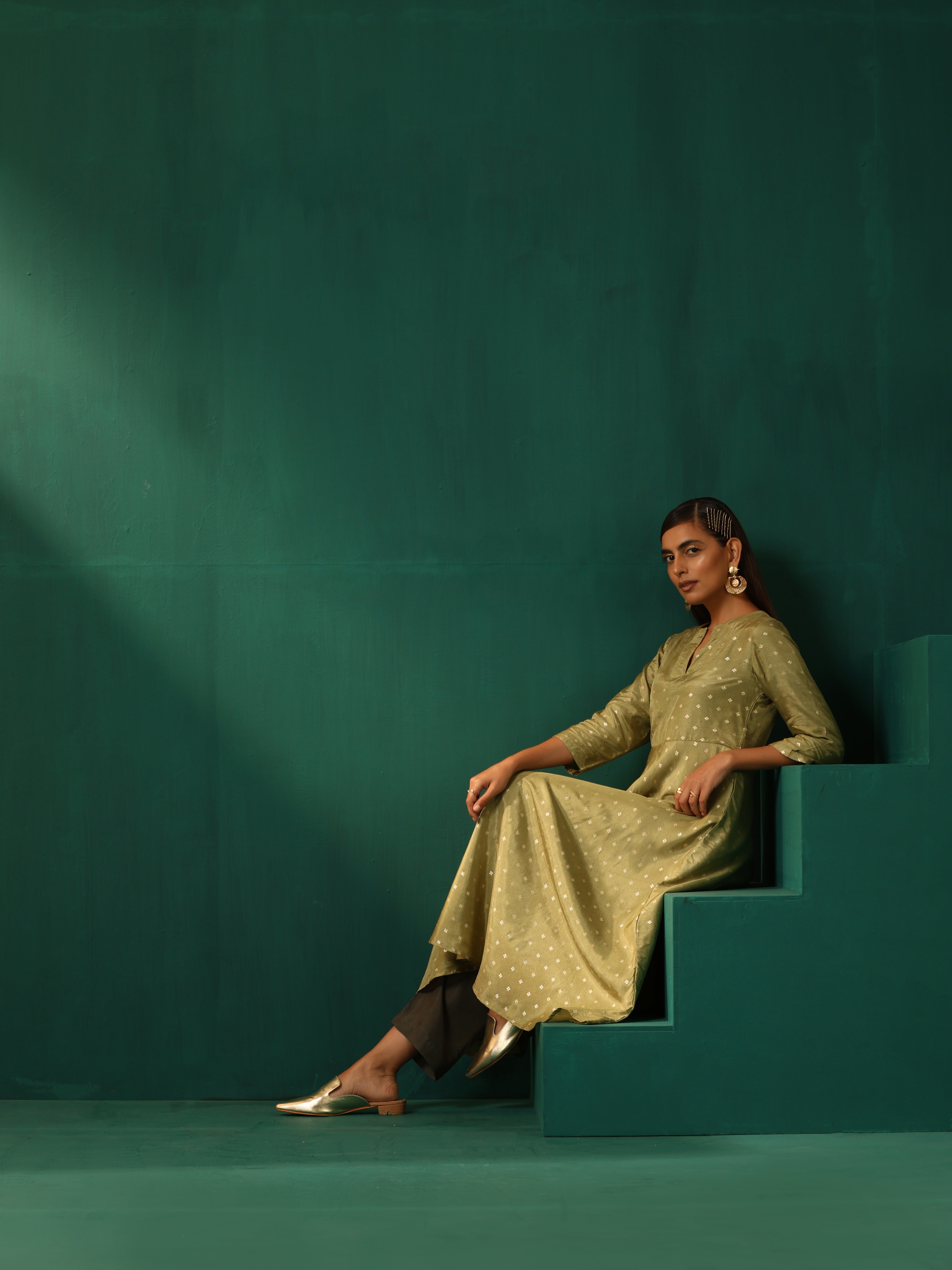 trueBrowns Green Square Viscose Silk Kurta Pant Set