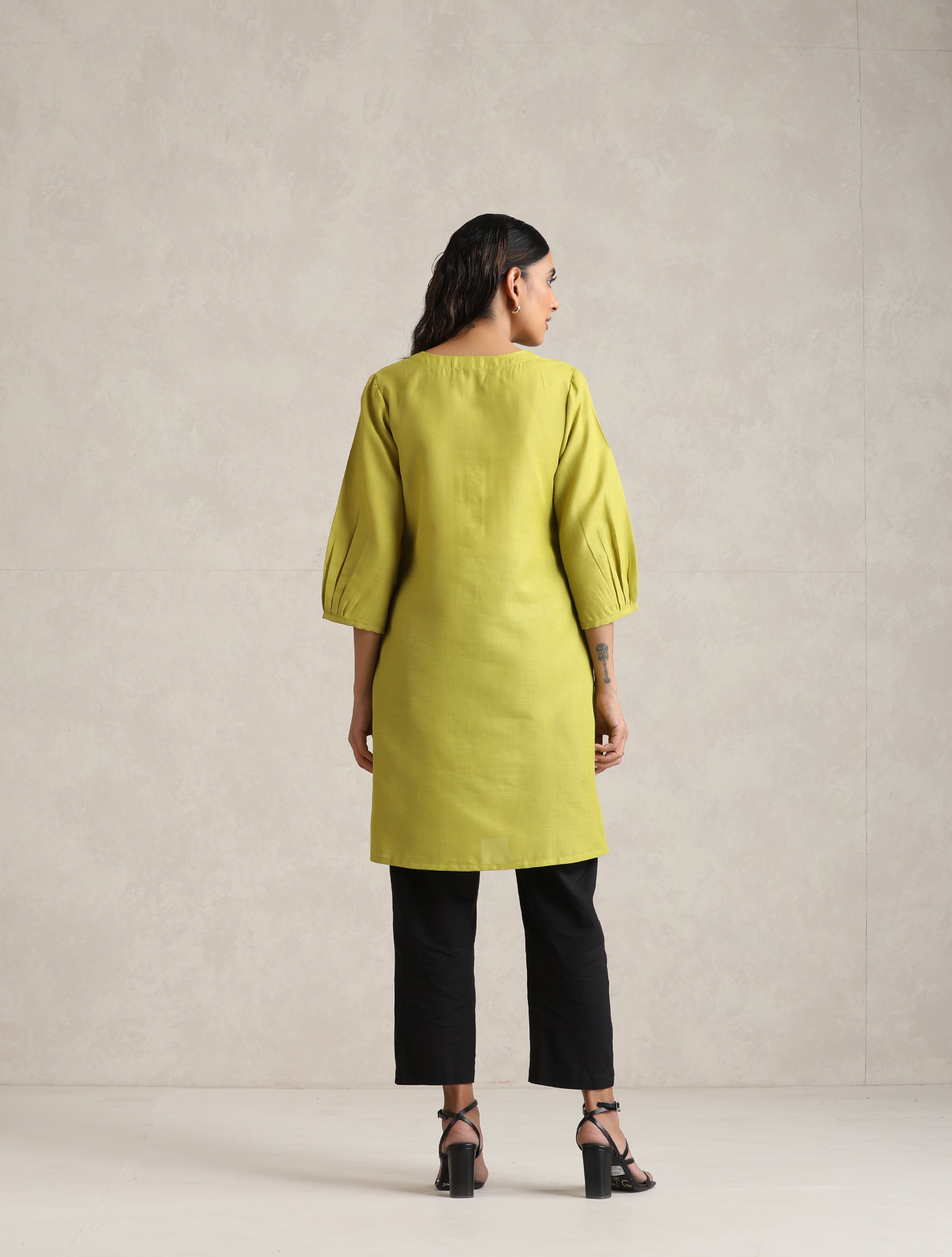 trueBrowns Green Cotton Blend Short Kurta