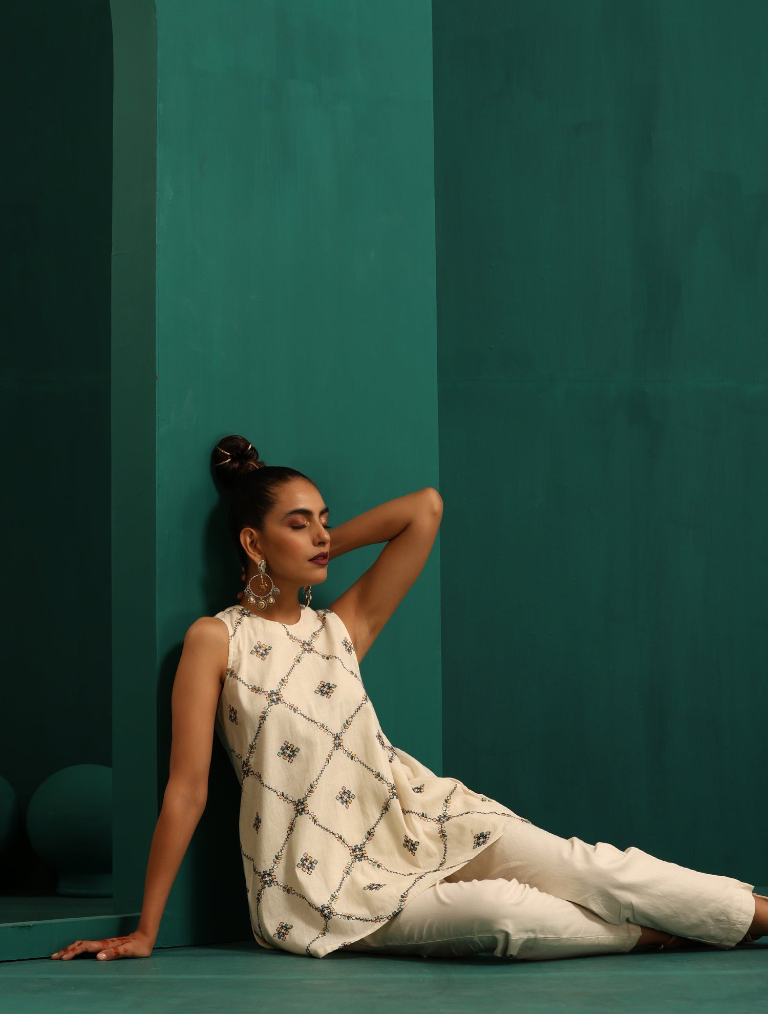 trueBrowns Ivory Embroidered Sleeveless Co-Ord Set