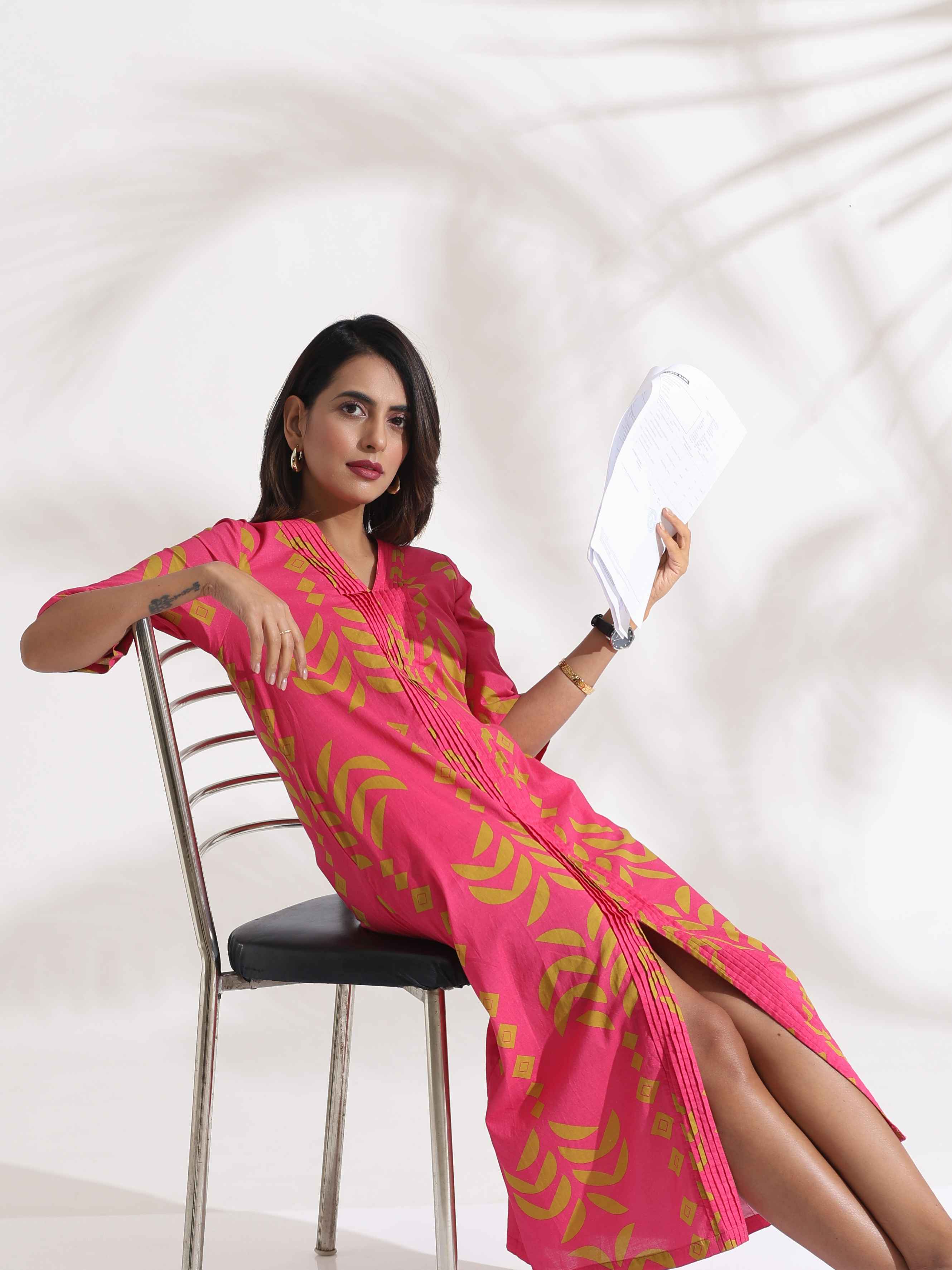 trueBrowns Pink Cotton Print pleated Dress