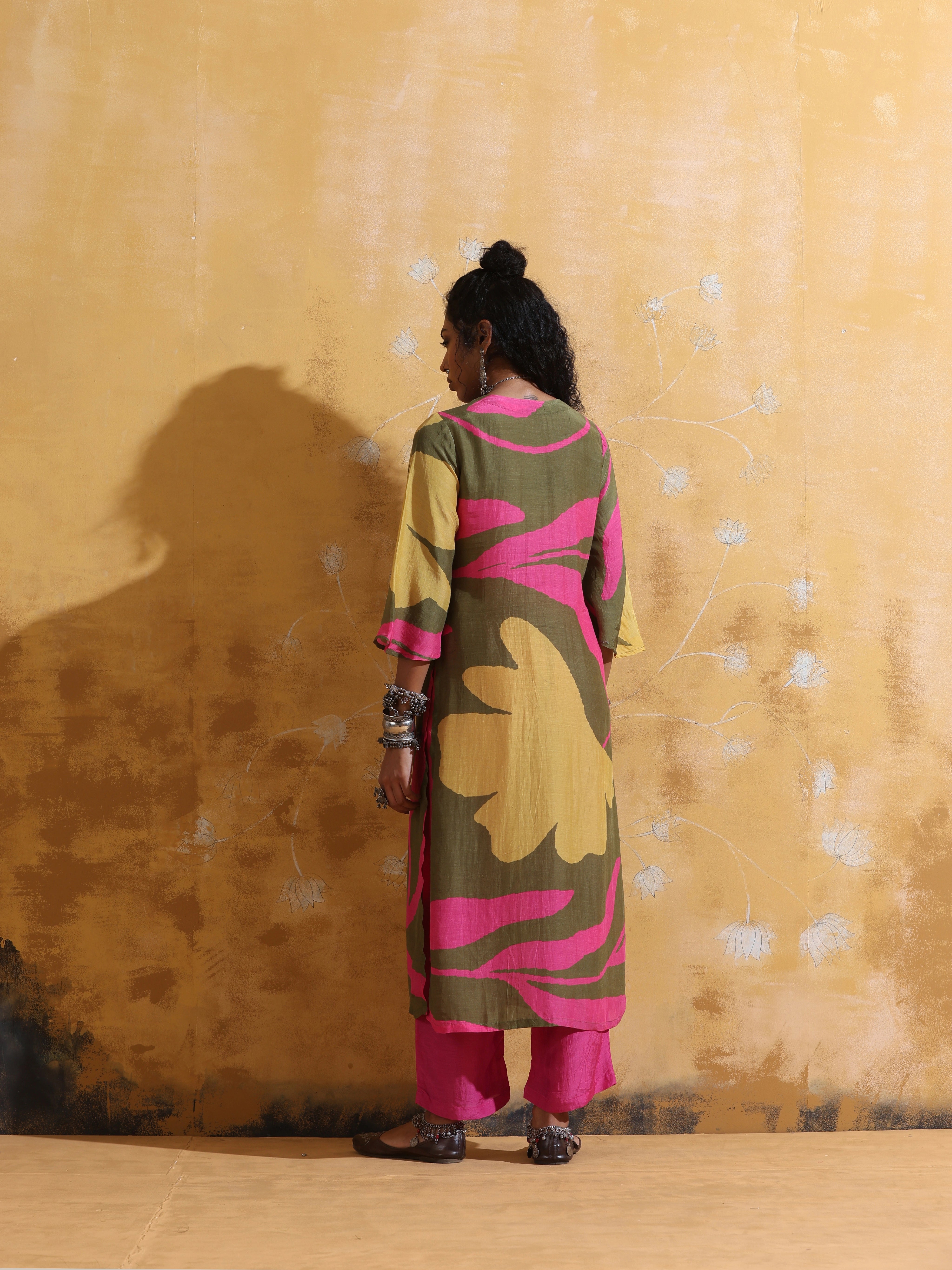 trueBrowns Green Pink Floral Print Muslin Silk High-Slit Kurta Set