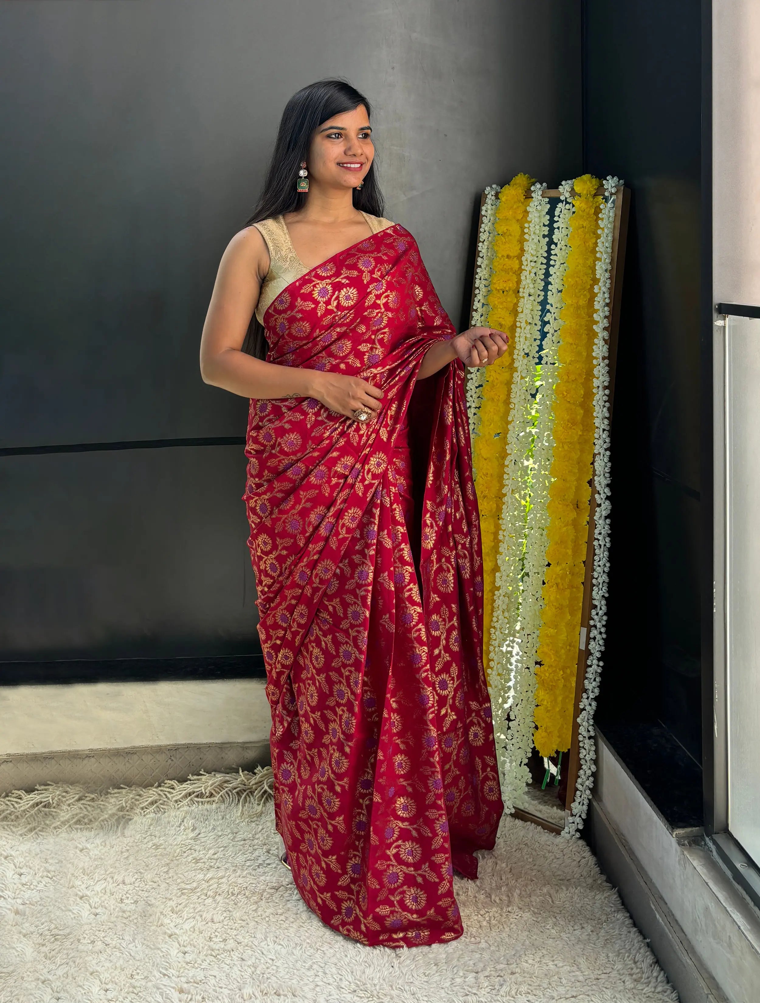trueBrowns Red Foil Print Saree Blouse With Unstitched Blouse