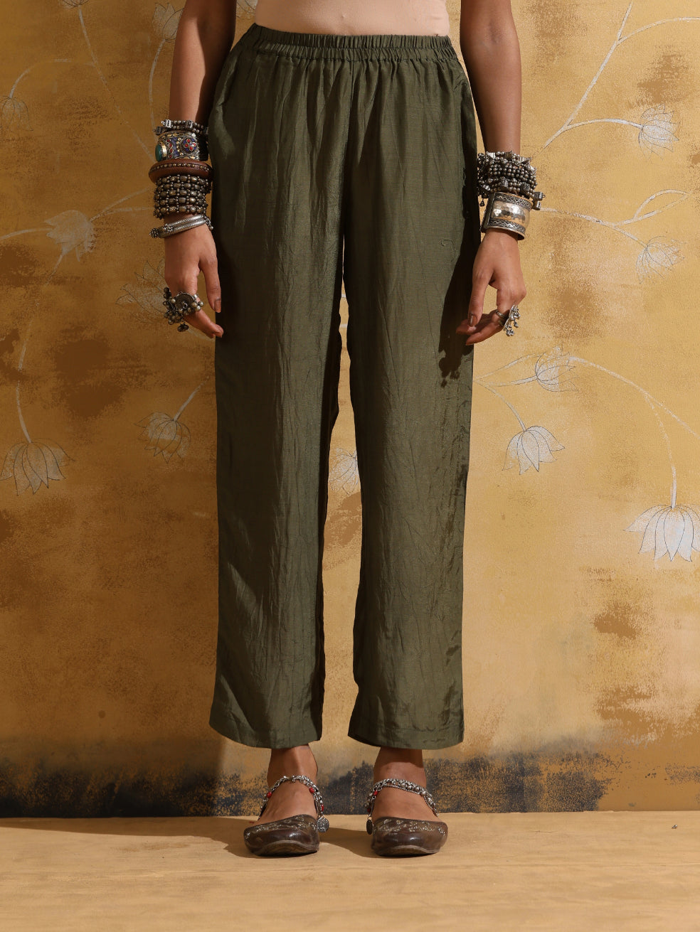 trueBrowns Green Cream Floral Print Muslin Silk Straight Kurta Set