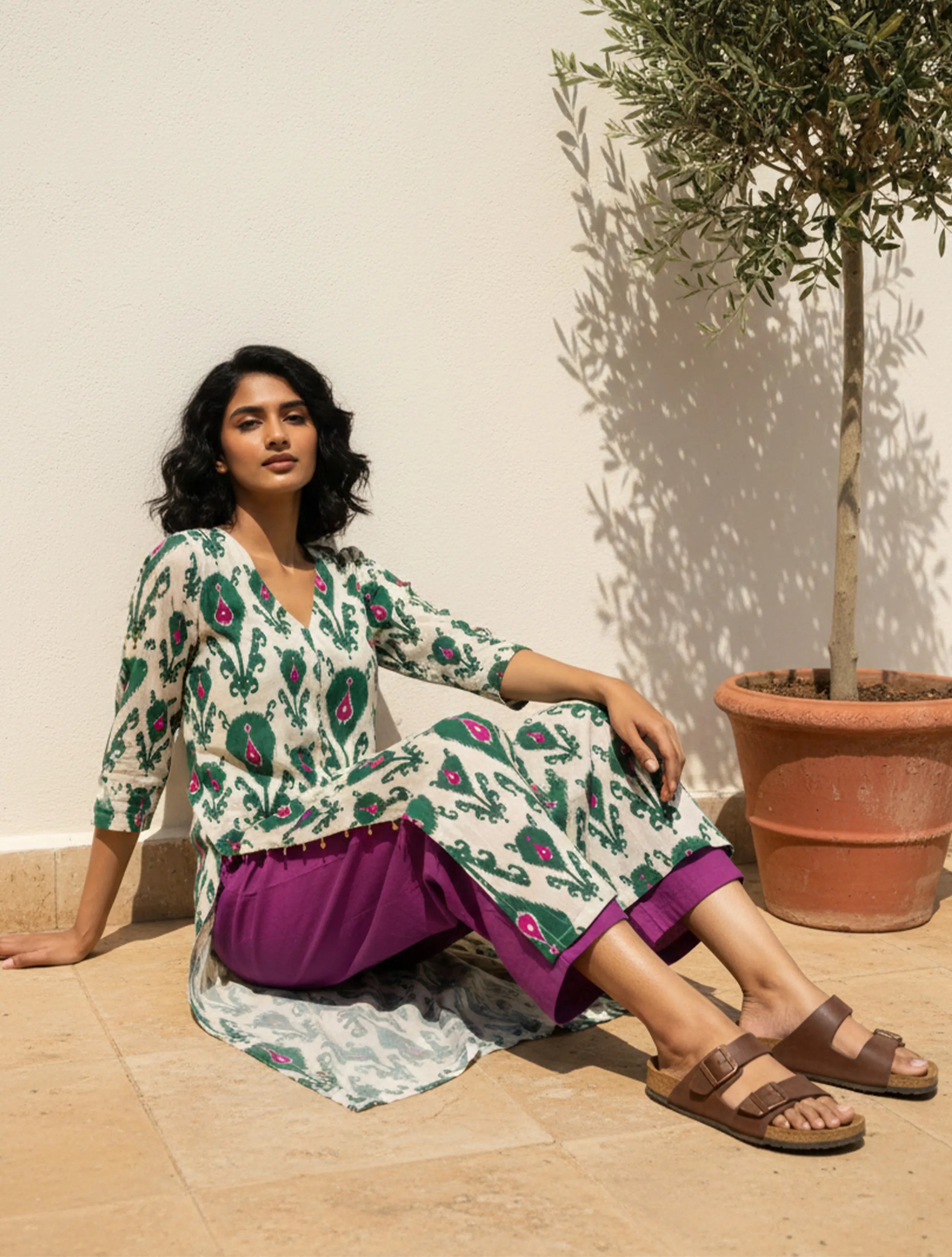 trueBrowns Off-White Green Ikat Print Cotton High-Slit Kurta Set