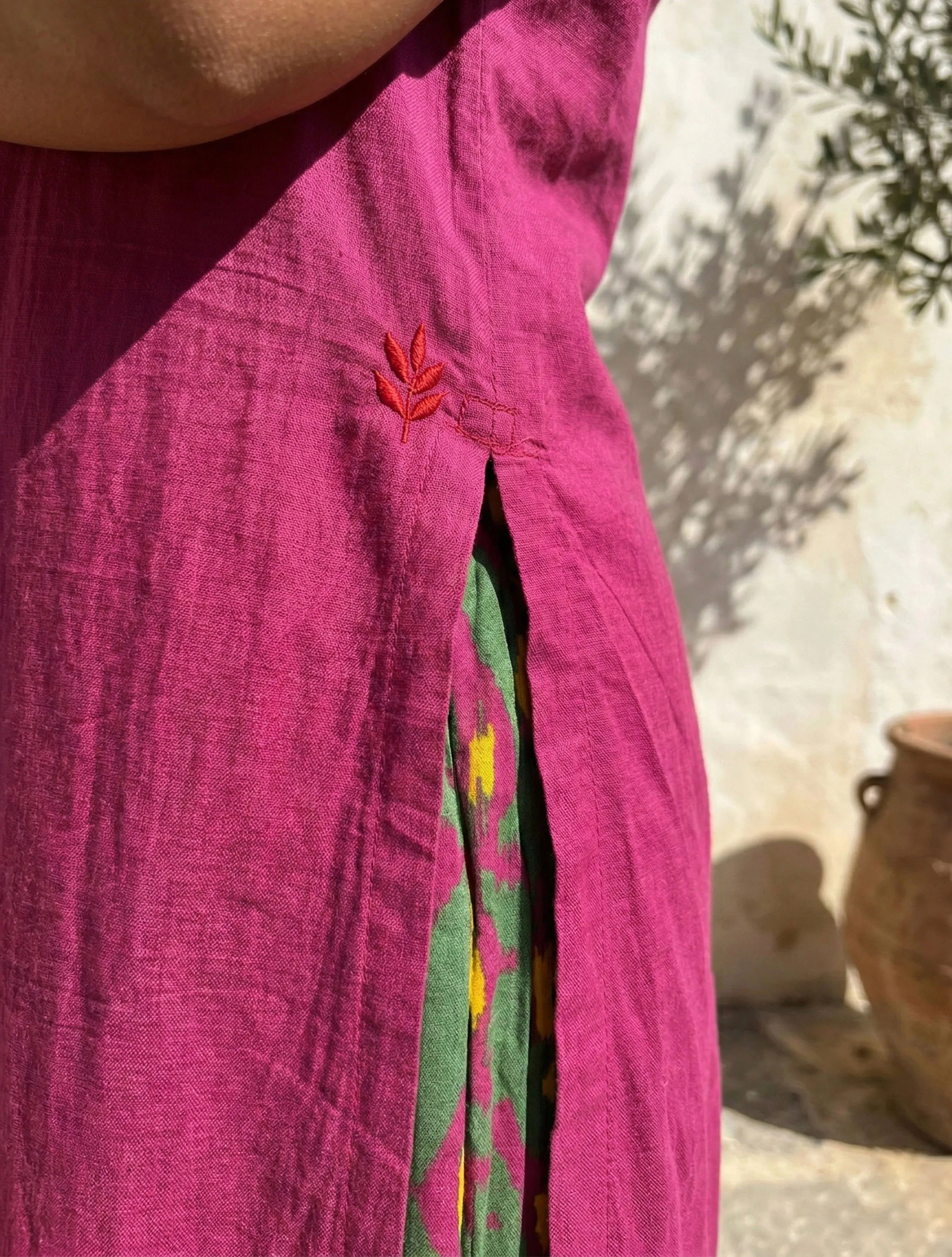 trueBrowns Magenta Cotton Straight High-Slit Kurta Set