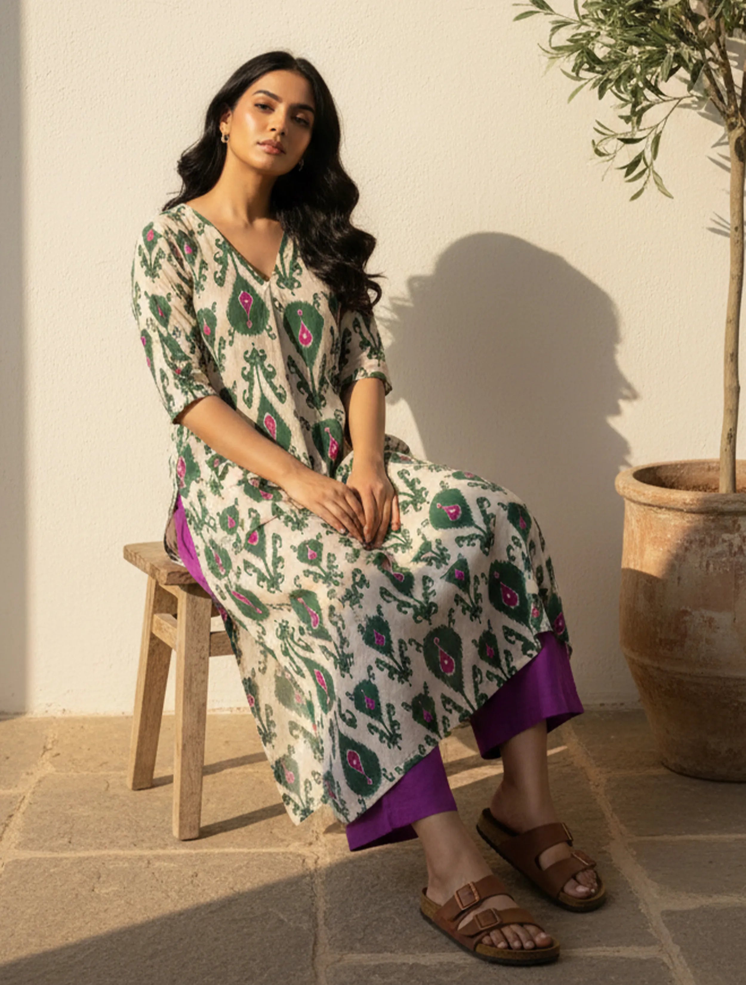 trueBrowns Off-White Green Ikat Print Cotton High-Slit Kurta Set