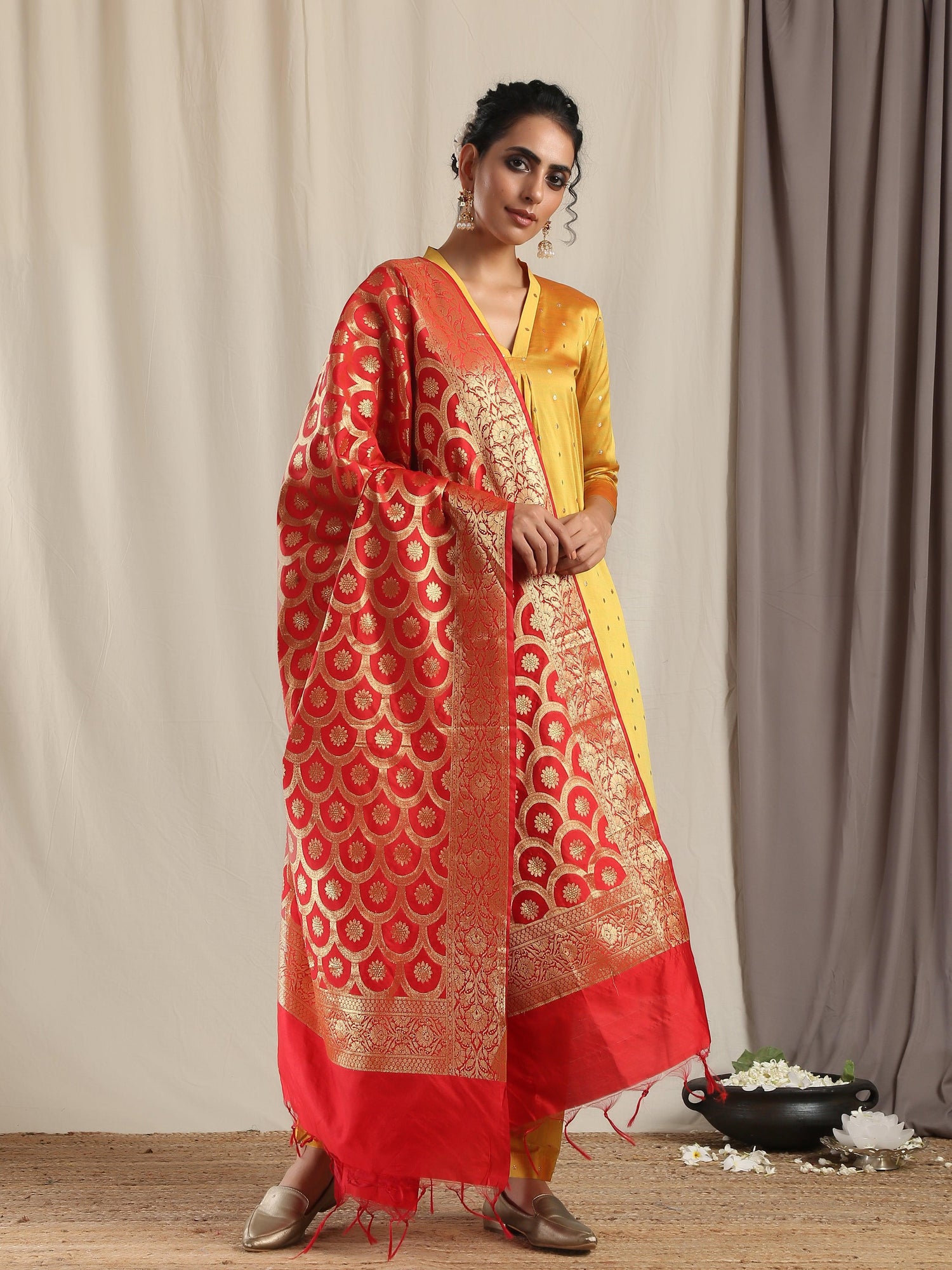 Red Brocade Dupatta - trueBrowns