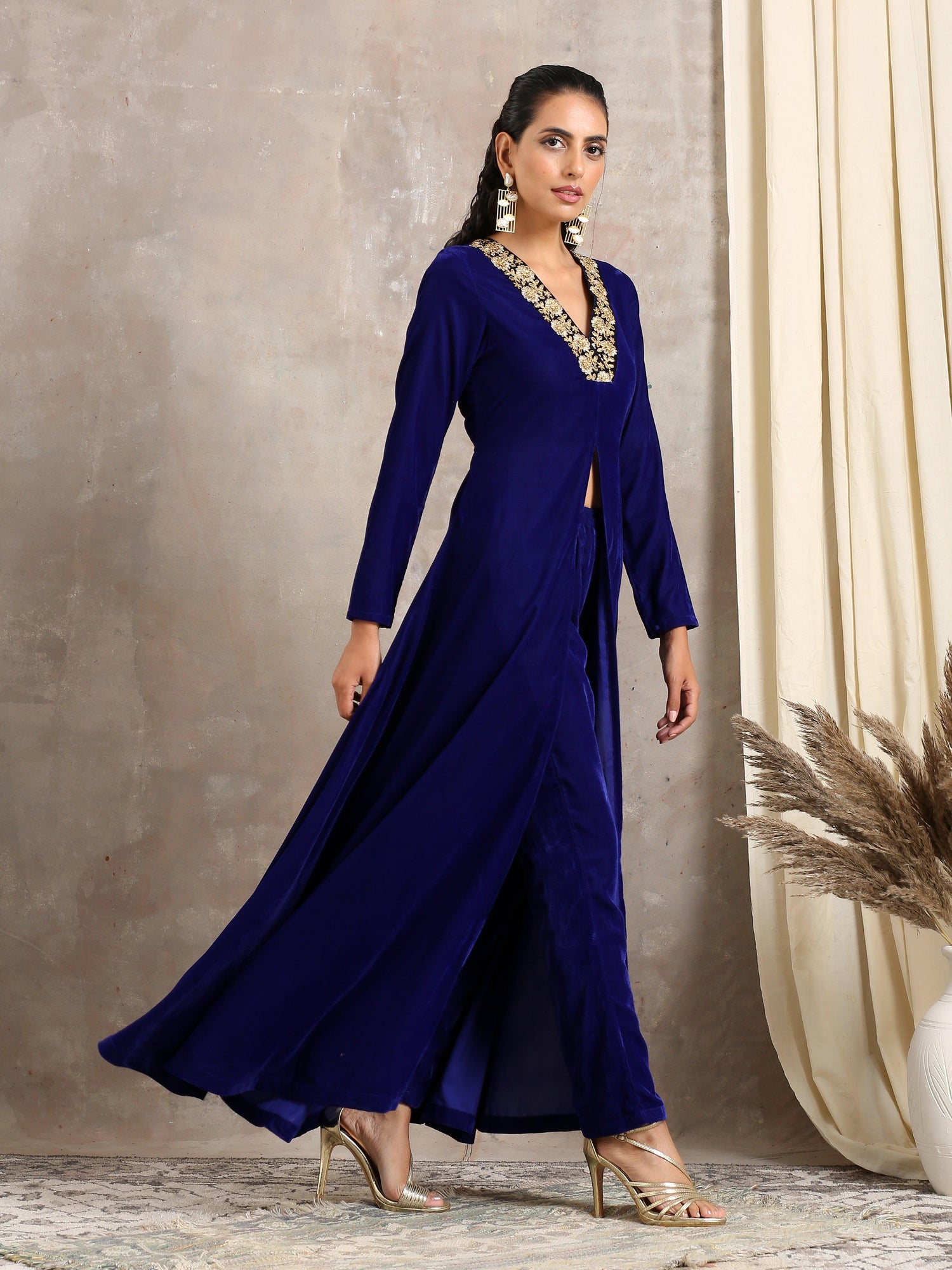Blue Velvet Front Slit Kurta - trueBrowns