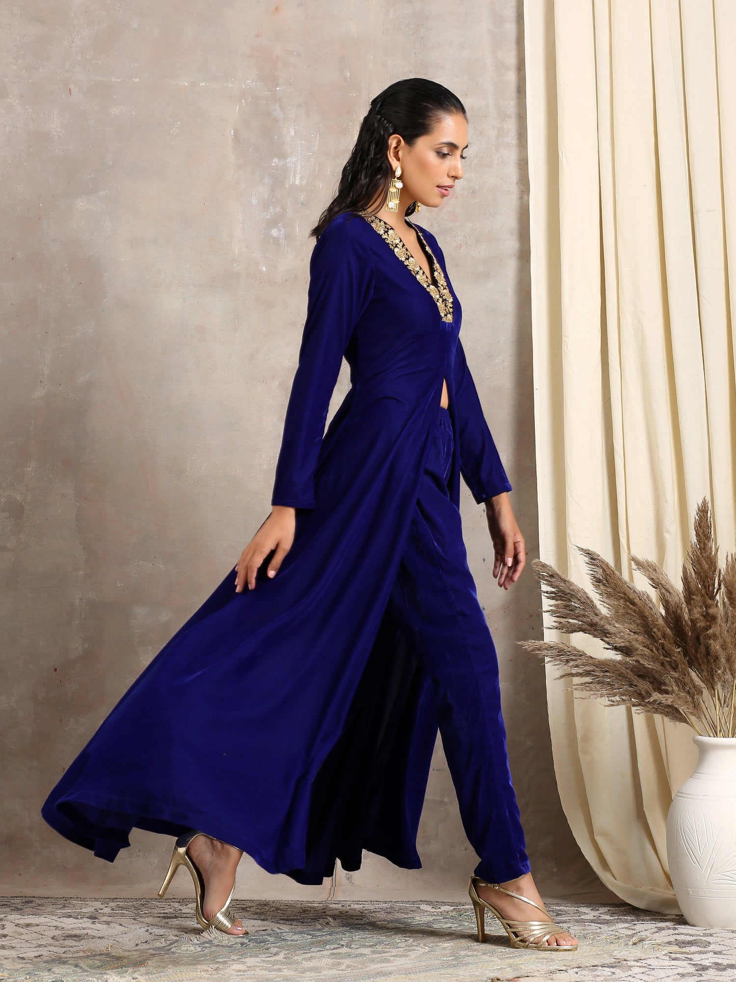 Blue Velvet Front Slit Kurta - trueBrowns