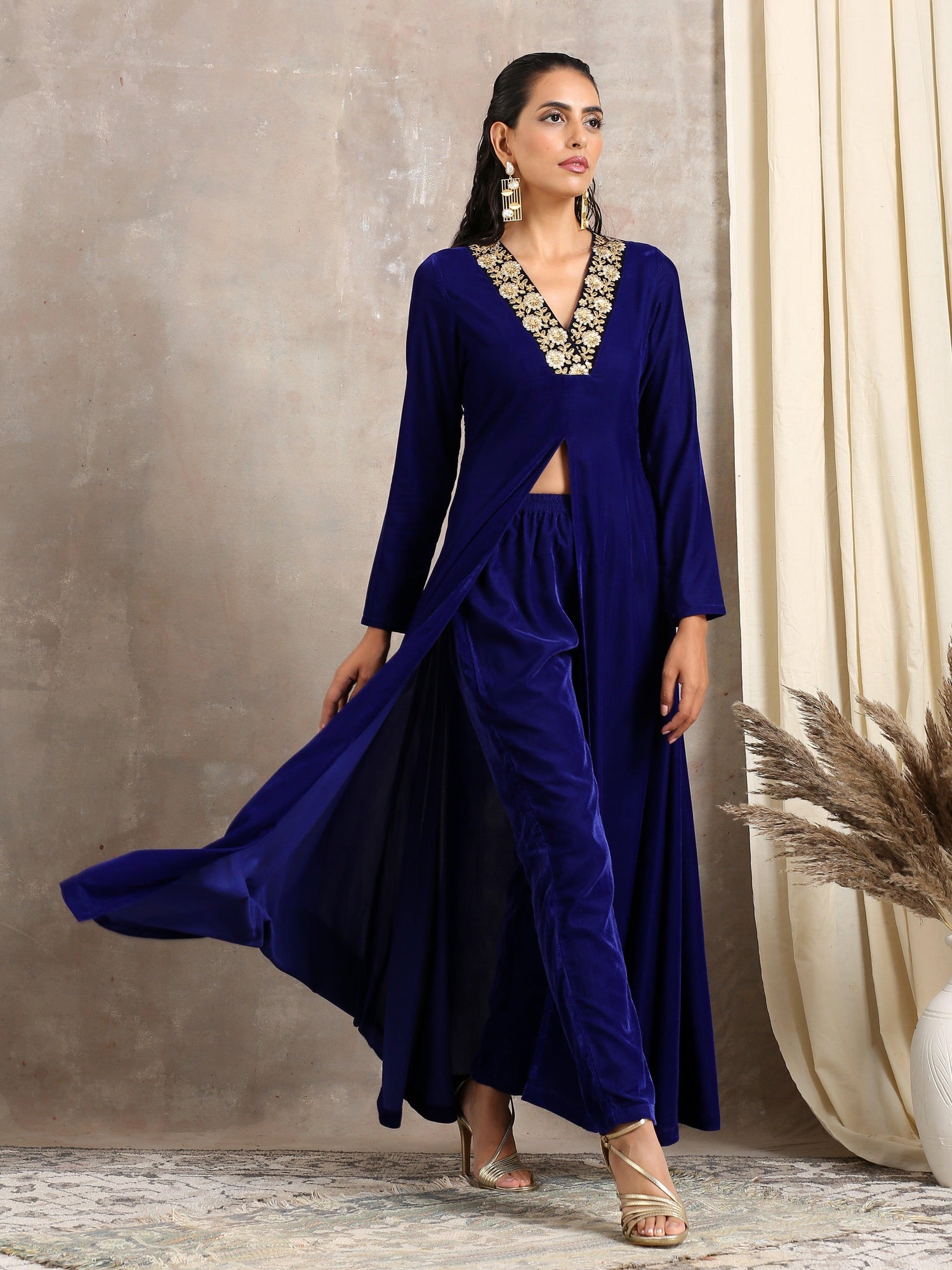 Blue Velvet Front Slit Kurta - trueBrowns