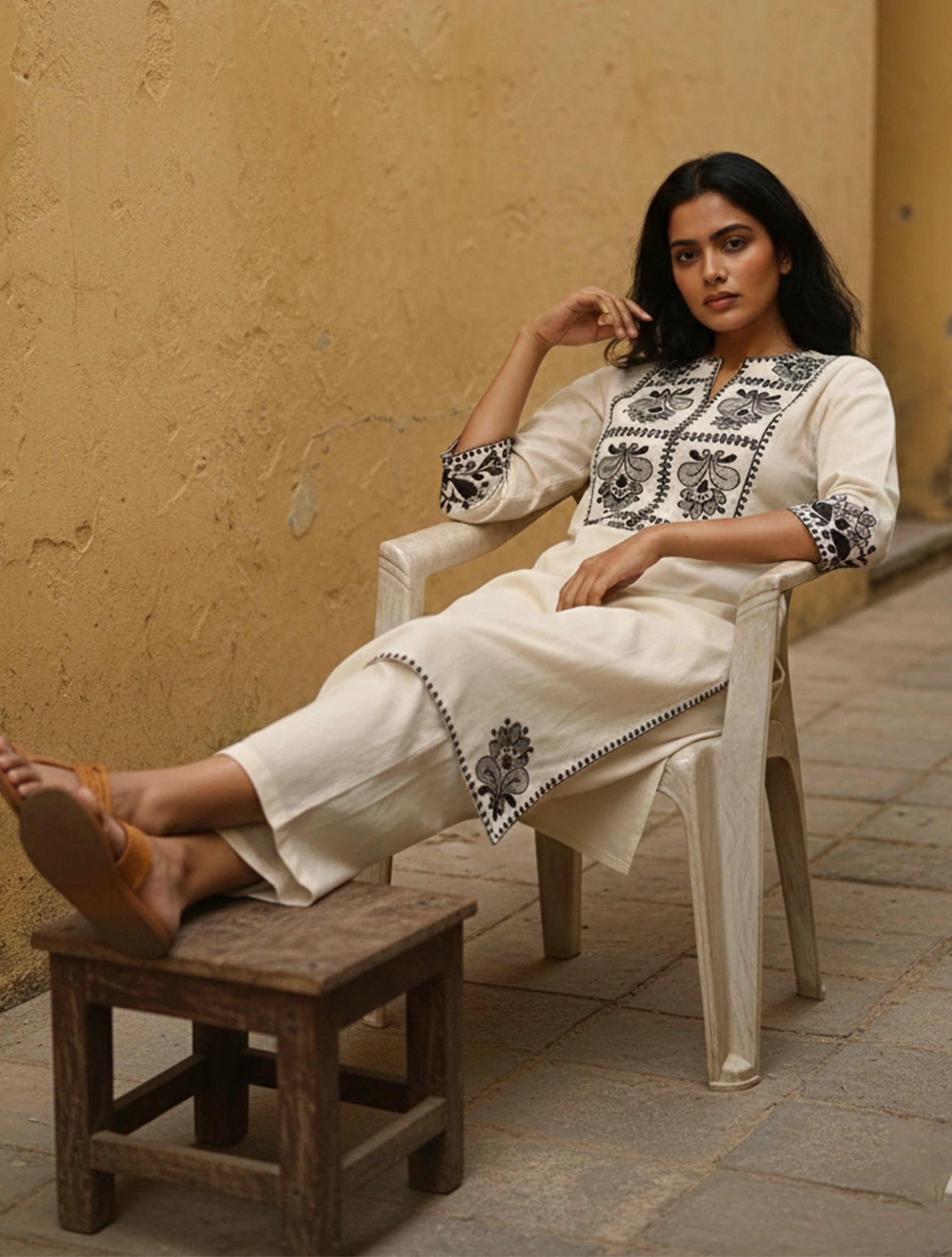 trueBrowns Off-White Black Embroidered Kurta Co-Ord Pant Set