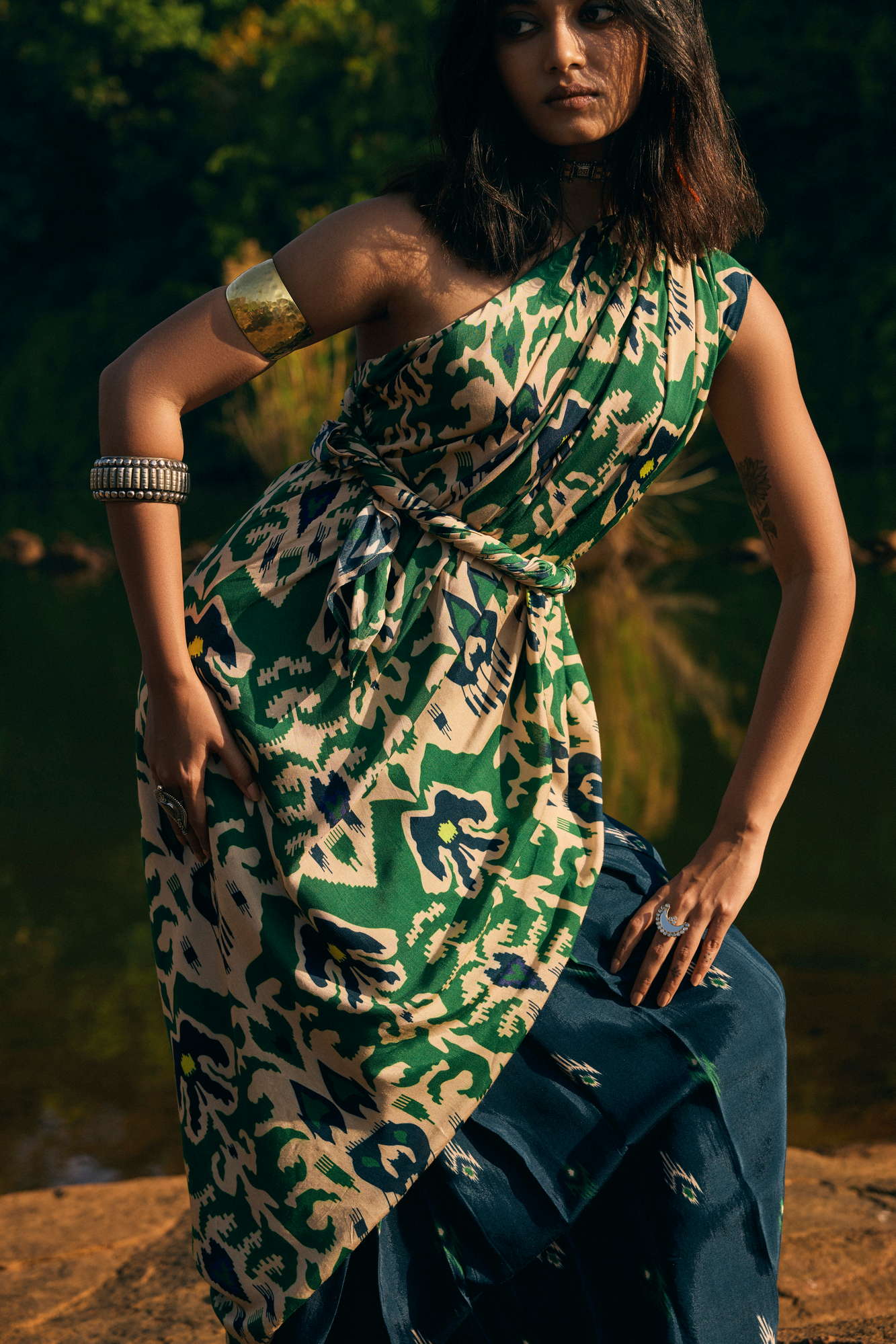 trueBrowns Green Blue Muslin Ikat Saree