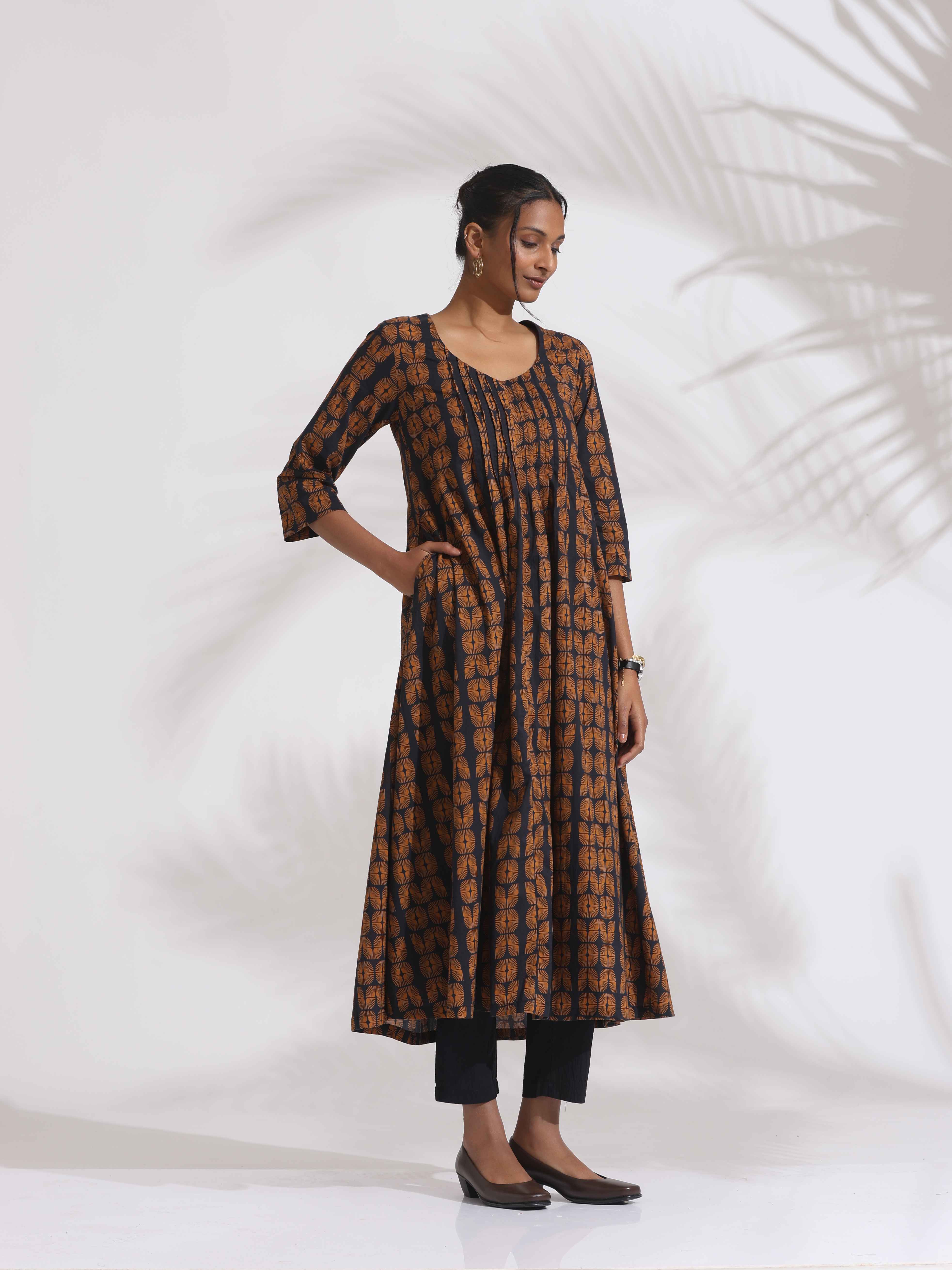 trueBrowns Black Cotton Print Pleated Flared Kurta Set